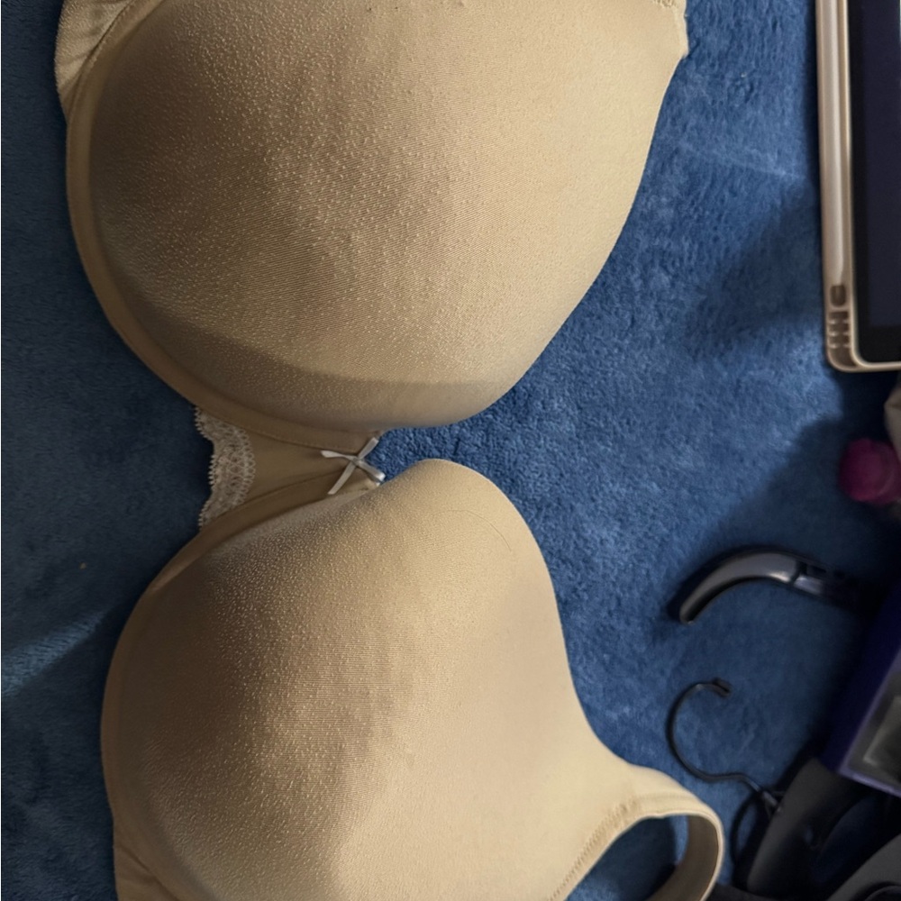 Lightly lined full coverage bra